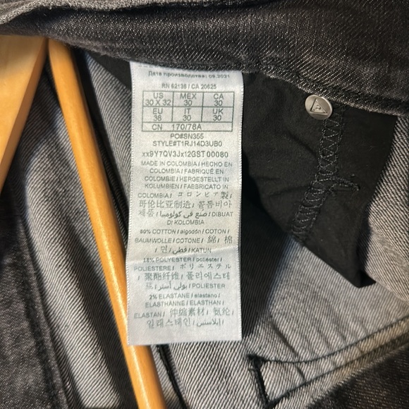 Guess Skinny Jeans 30*32 - Picture 5 of 9